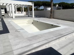 Piscina en Beige